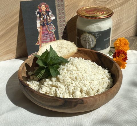Гуцульска овеча бринза